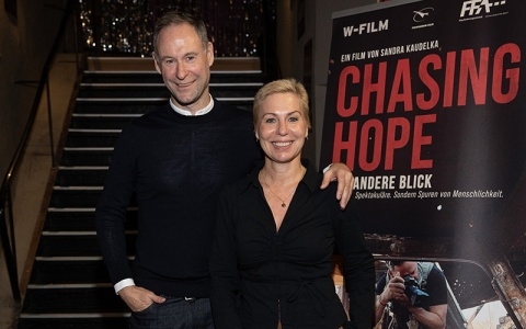 W-Film_ChasingHope_03_titel.jp